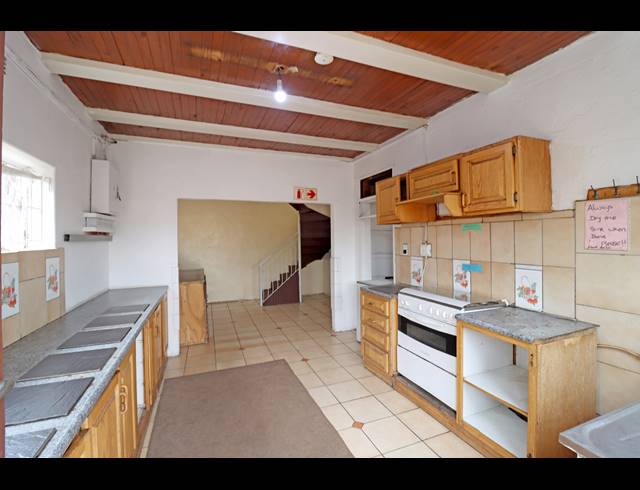 13 BEDROOM HOUSE FOR SALE IN HURST HILL